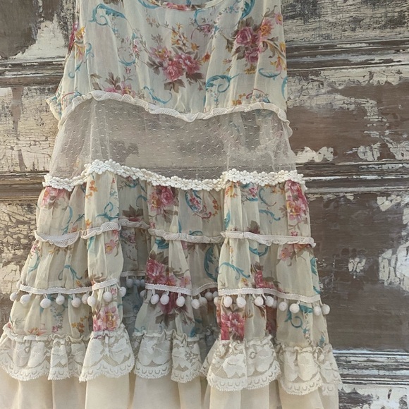 Millau Floral Print Dress with Lace Accents - Picture 2 of 6